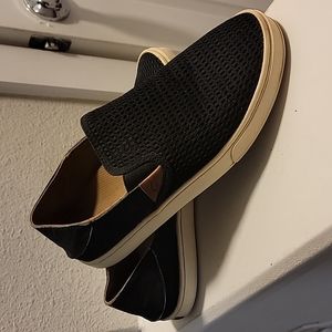 OluKai Pehuea Woman's Size 8.5